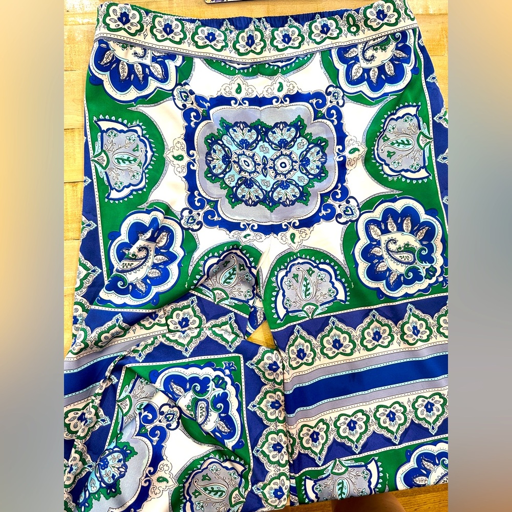 Cupcakes and cashmere Kelly green royal blue print pull on wide leg pant bottoms